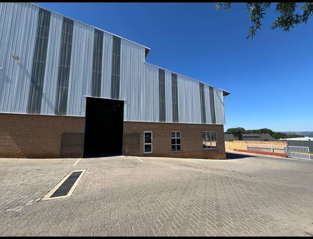 585M² WAREHOUSE TO LET IN LASER PARK